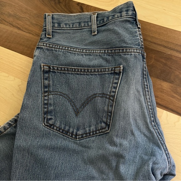 Vintage Levi’s Relaxed Fit (Estimated Size 16) - Picture 5 of 8